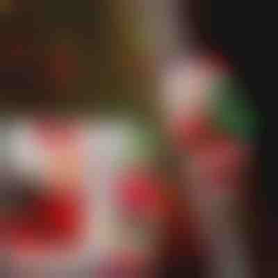 Дядо Коледа, катерещ се по стълби | LADDERSANTA